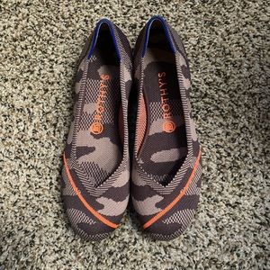 BRAND NEW Women’s Camo Orange Stripe Rothy’s Flats Size 8.5